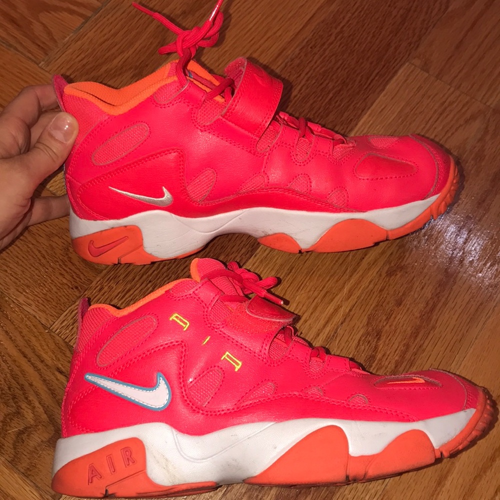 Nike 7Y air. Women’s. Fits an 8.5 foot perfect.